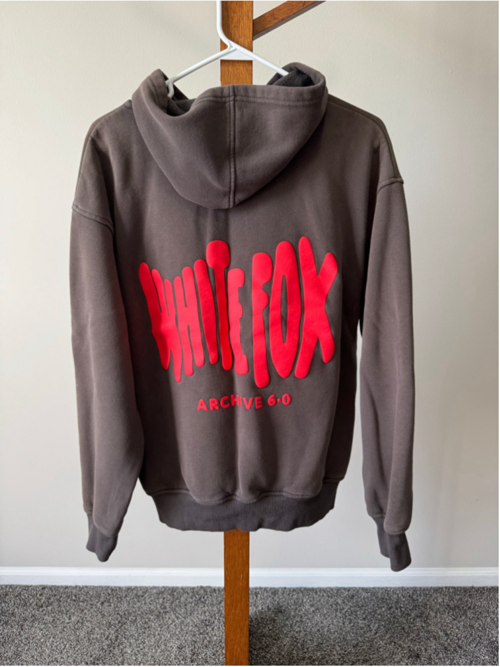 Women's White Fox Archive 6.0 Hoodie Sweatshirt Size S/M Brown Red - Picture 6 of 7